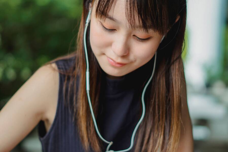 How to Create a Simple Listening Ritual for Daily Focus