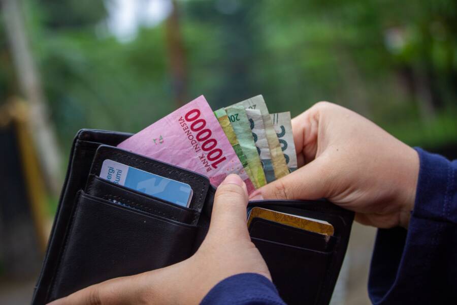 How to Give Your Money More Meaning (Intentional Spending Guide)