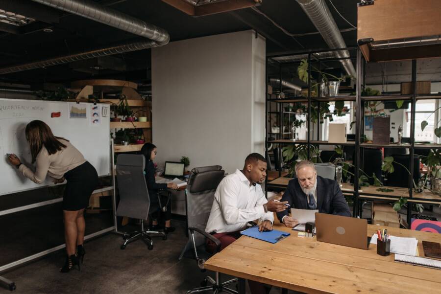 How to Make Employees Feel Seen Without Losing Authority