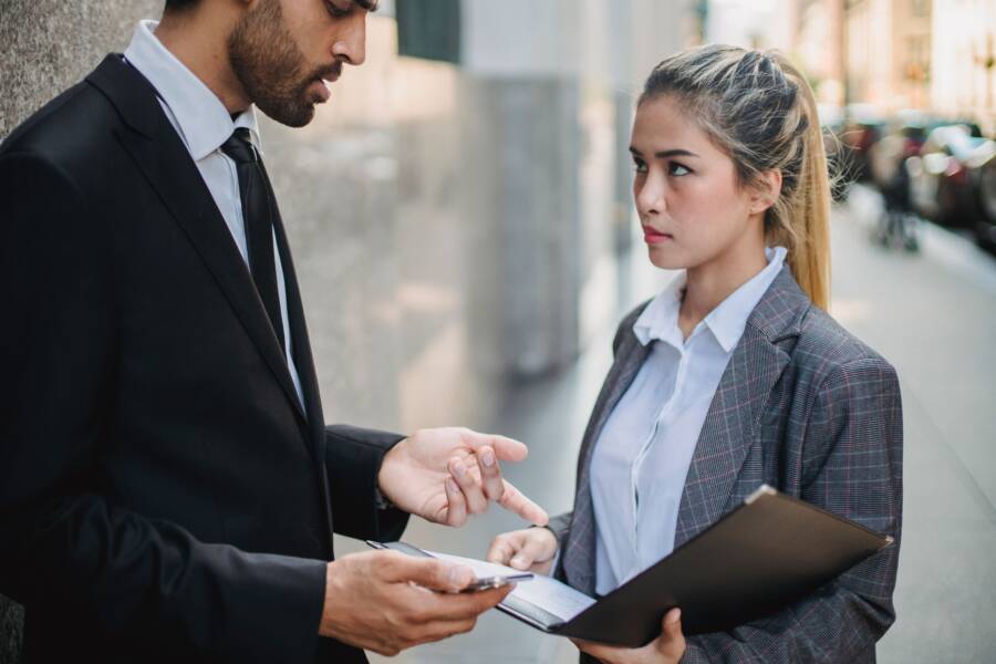 How to Persuade Others Without Using Pressure How to Persuade Others Without Using Pressure