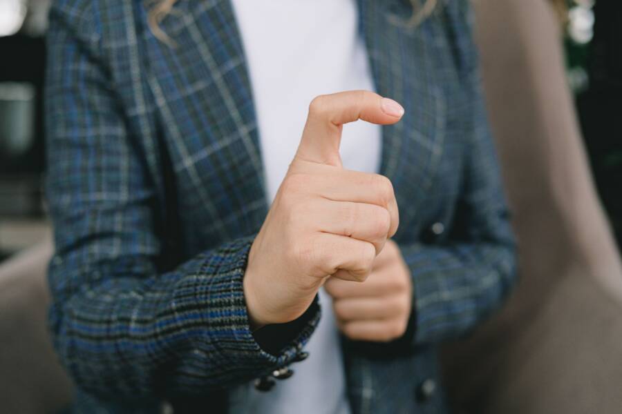 How to Use Body Language to Build Authority and Trust How to Use Body Language to Build Authority and Trust