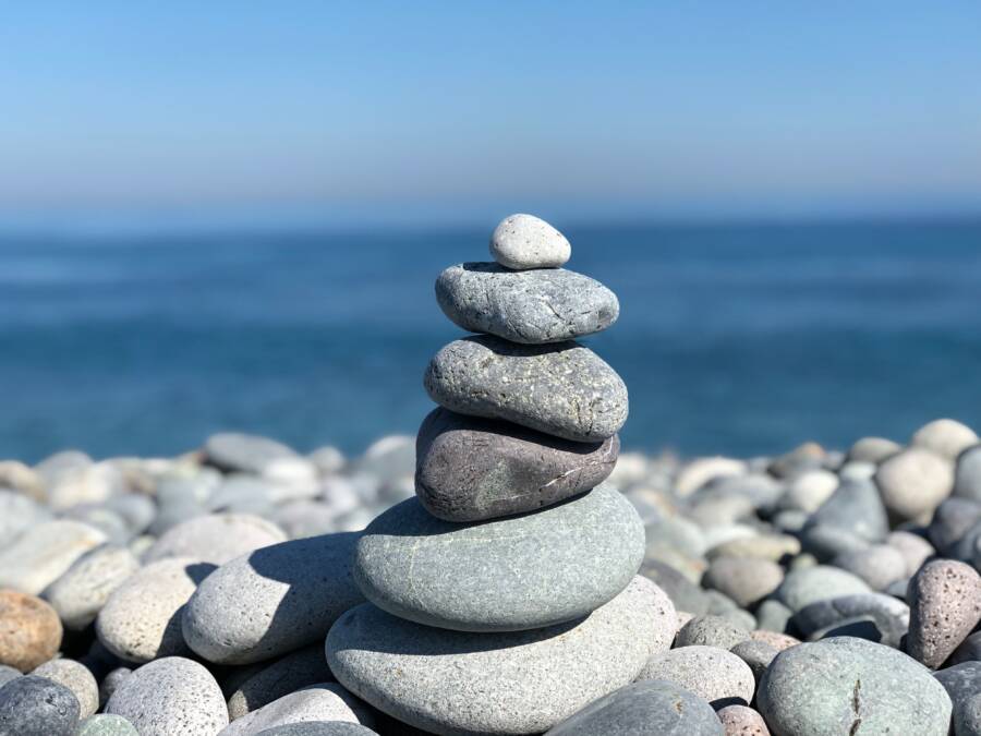 How to Use Calm Patterns to Stay Grounded During Financial Stress