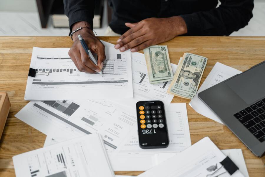 How Weekly Financial Check-ins Prevent Money Problems How Weekly Financial Check-ins Prevent Money Problems