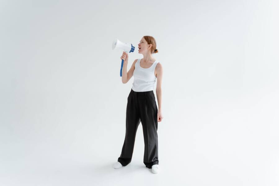 How Your Tone of Voice Impacts Financial Credibility