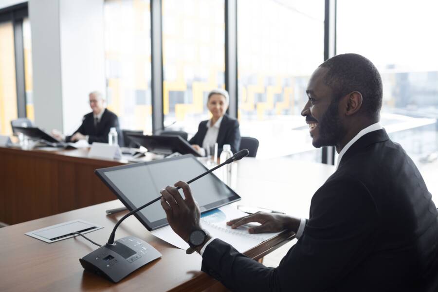 Why People Sense Your Intent Before You Speak (A Guide to Wealth and Negotiation)