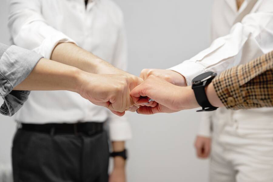 Why People Trust Predictable and Consistent Individuals