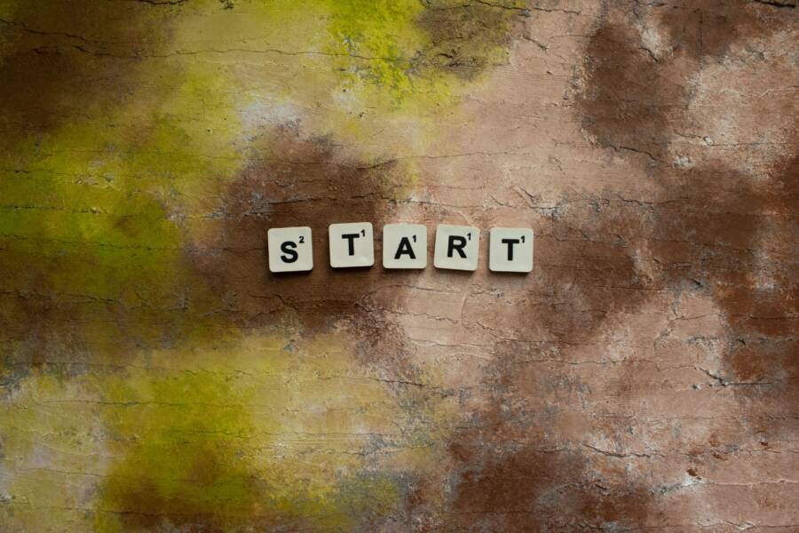 Why Trust Begins Before You Speak (Non-Verbal Cues)